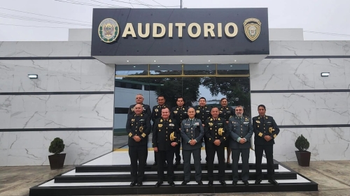Reunión del Director del Centro Universitario de la Guardia Civil con el Director de la Escuela Nacional de la Policía Nacional del Perú