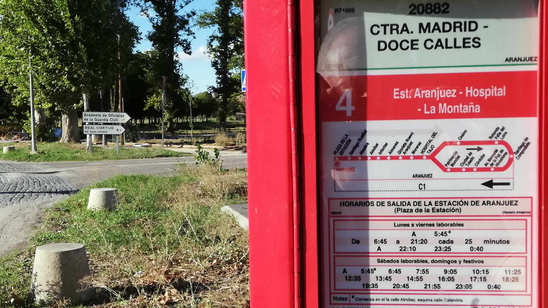 El autobús llega al Centro Universitario de la Guardia Civil