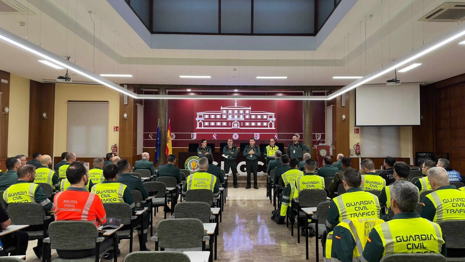 Última fase de presente de dos cursos universitarios CUGC